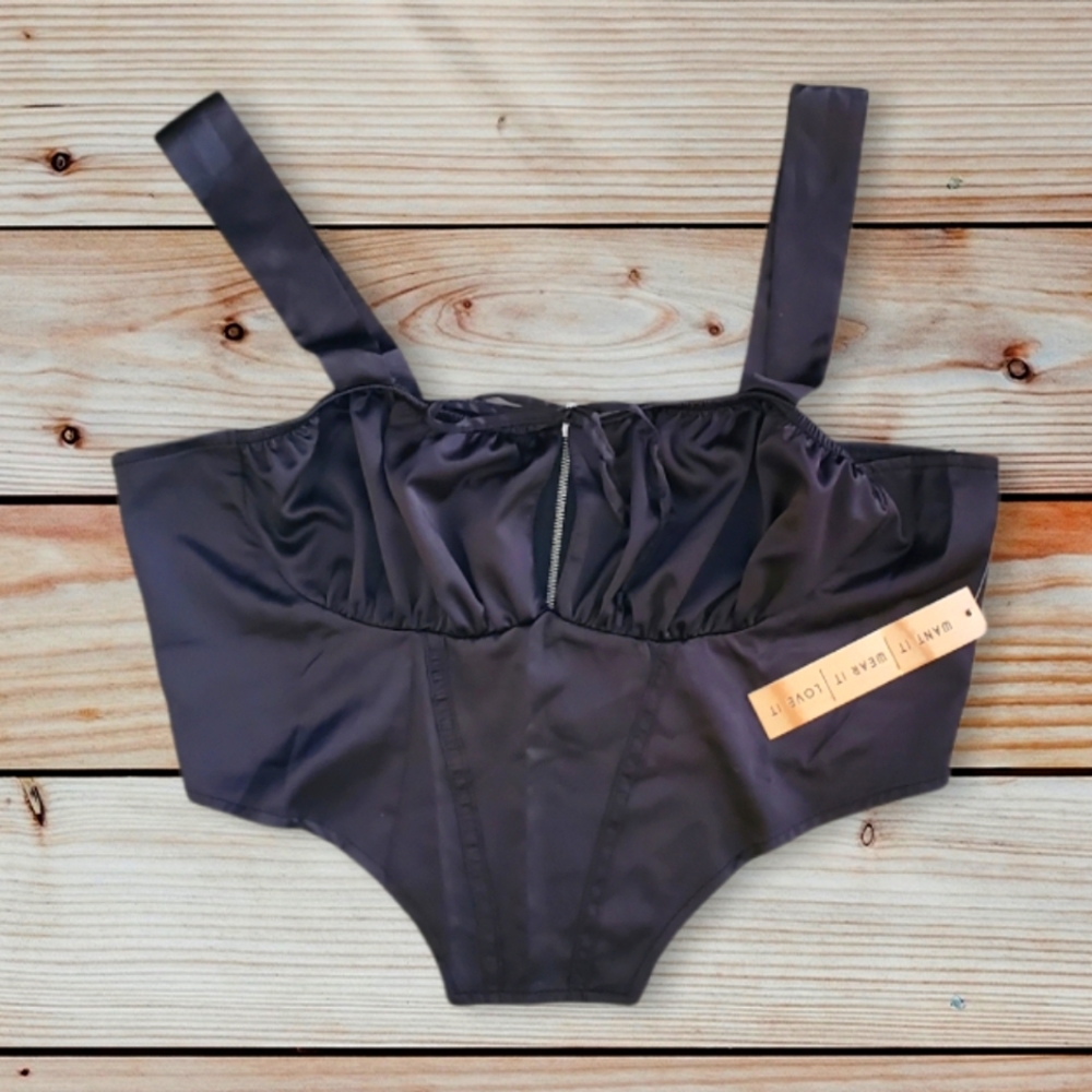 •Almost Famous• Chic Zipper Crop top